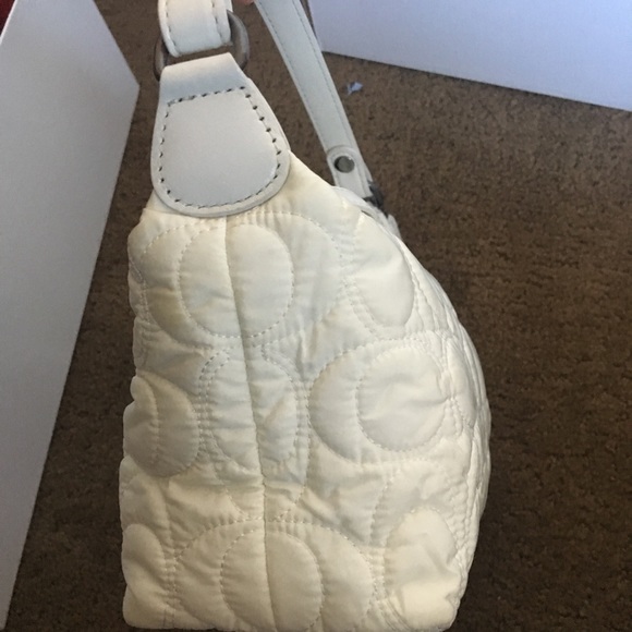 White coach bucket purse - Picture 4 of 7